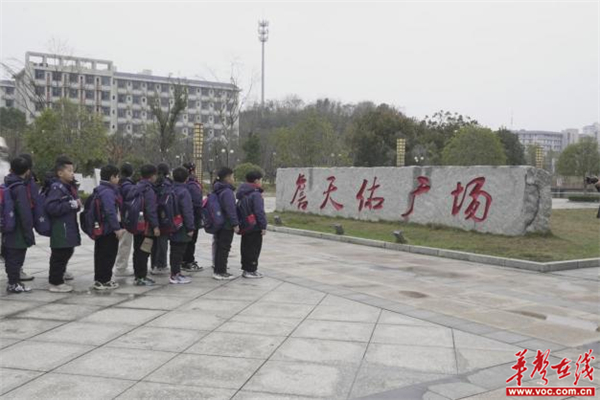 图片 1.jpg 图片 1.jpg