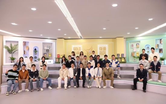 选手合照(第一排左3)。湖南高速铁路职业技术学院 供图