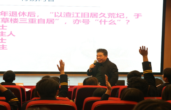 彭万熙现场问答。杨力潼 摄
