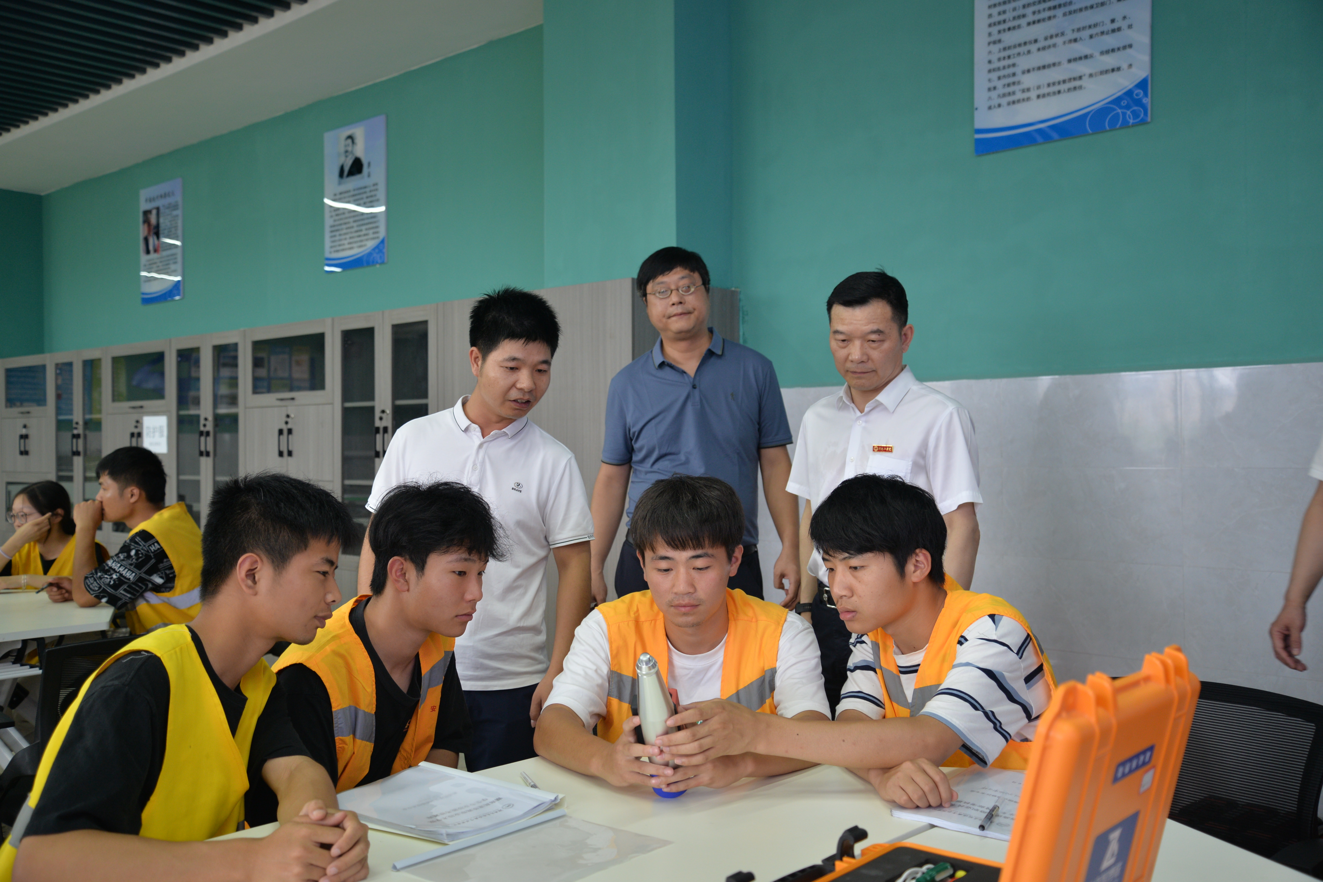 考察理实一体化教学.JPG 考察理实一体化教学.JPG